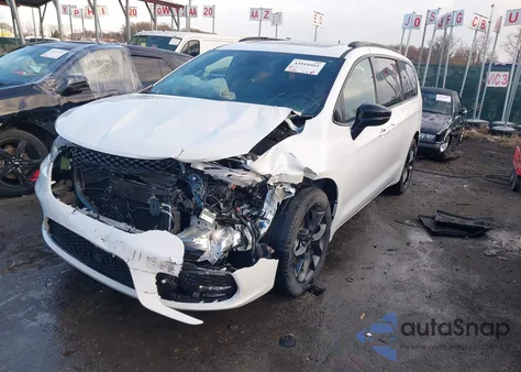 2024 Chrysler Pacifica Touring L z USA, uszkodzony, nr VIN 2C4RC1BGXRR117294